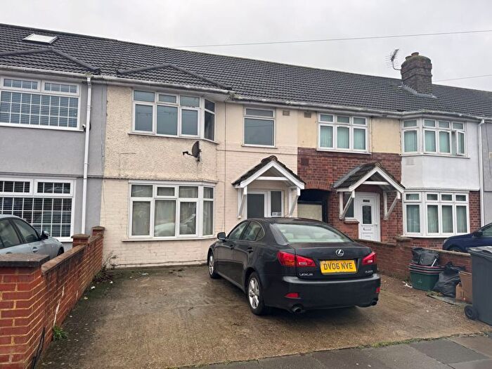 4 Bedroom Property To Rent In Berkeley Avenue, Cranford, Hounslow, TW4