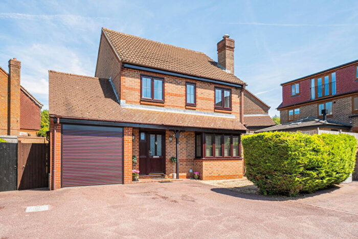 4 Bedroom Detached House For Sale In Highwood Ridge, Basingstoke, RG22