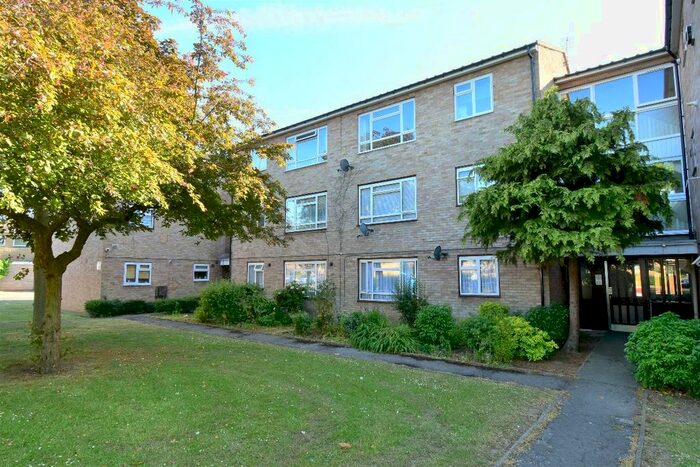 1 Bedroom Flat To Rent In Adelphi Crescent, Hornchurch, RM12