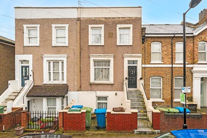 3 Bedroom House For Sale In Kings Grove, Peckham, SE15