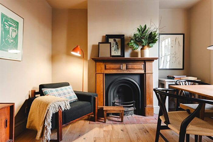 1 Bedroom Flat For Sale In Mildmay Road, Newington Green, N1