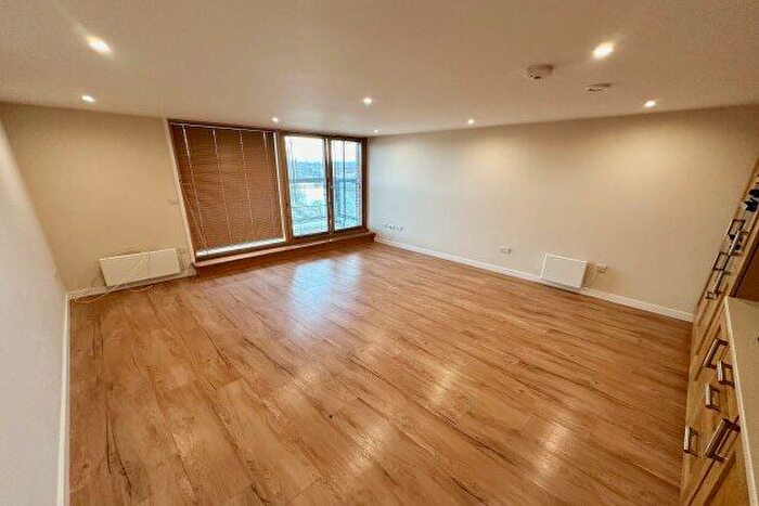 2 Bedroom Flat To Rent In Navigation Walk, Wakefield, WF1