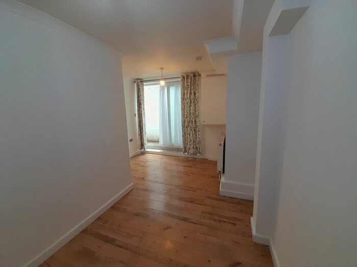 2 Bedroom Flat To Rent In Snow Hill Road, Manor Park, E12