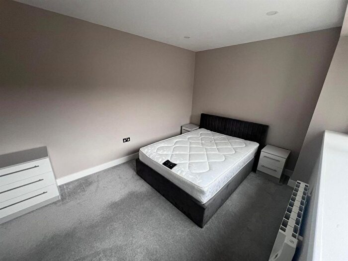 1 Bedroom Flat To Rent In Queens Dock Avenue, Hull, HU1