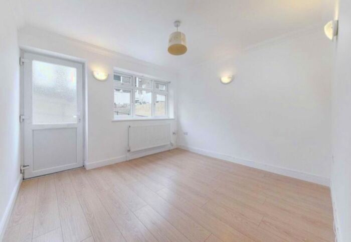 2 Bedroom Flat To Rent In Tancred Road, London, N4
