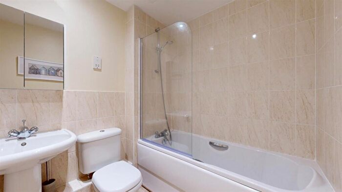 2 Bedroom Apartment To Rent In Doulton Close, Weymouth, DT4