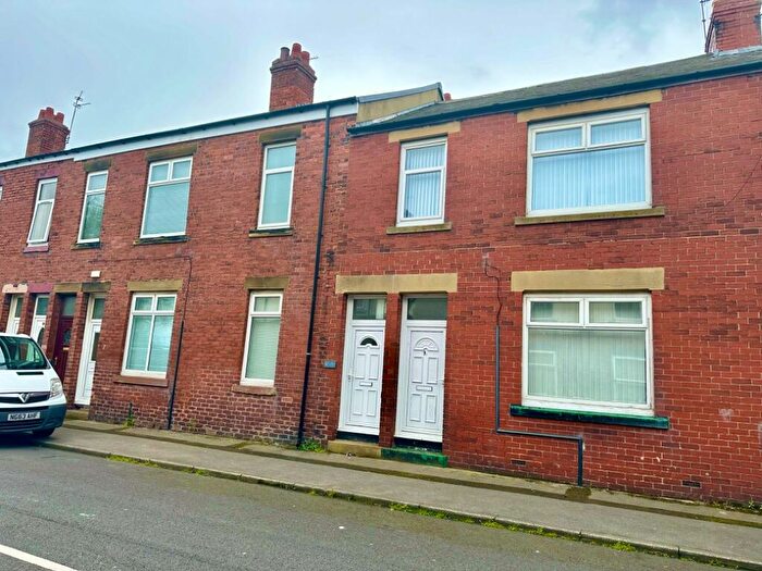 2 Bedroom Apartment To Rent In Lyndhurst Terrace, Sunderland, Tyne And Wear, SR4