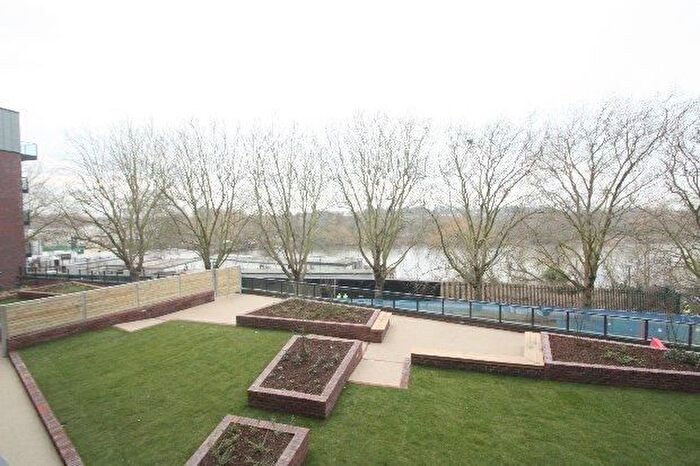 1 Bedroom Flat To Rent In Crested Court, Shearwater Drive, London, NW9