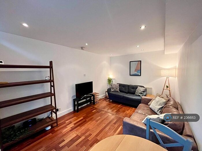1 Bedroom Semi-Detached House To Rent In York Lane, Edinburgh, EH1