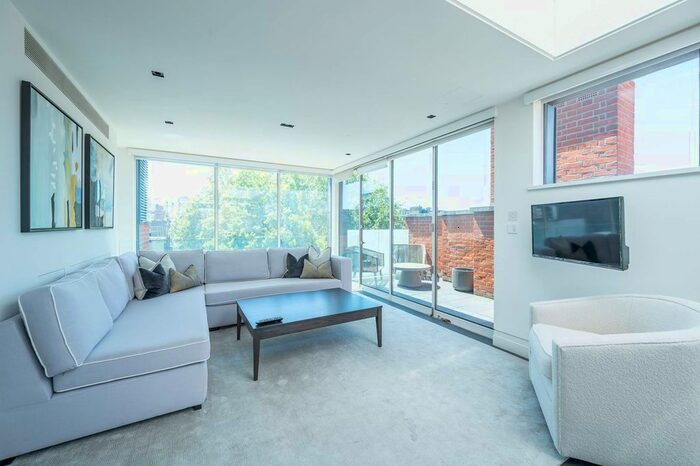 2 Bedroom Flat To Rent In Green Street, Mayfair, London, W1K