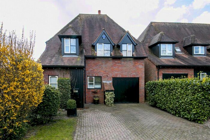3 Bedroom Detached House To Rent In Butterfield Close, Woolstone, Milton Keynes, MK15