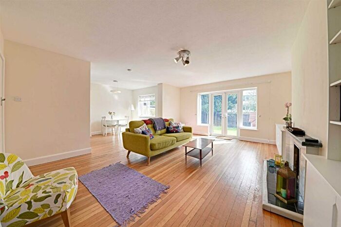 3 Bedroom Semi-Detached House To Rent In Raydean Road, New Barnet, EN5