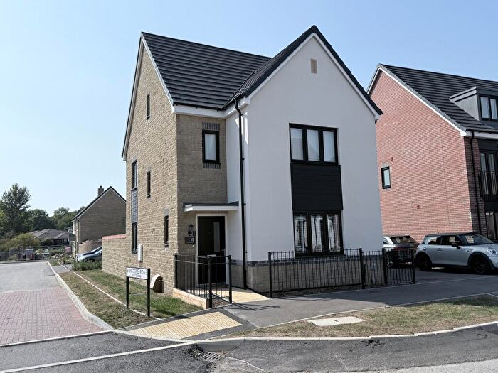 4 Bedroom Detached House For Sale In Grayling Avenue, Stanton Chase, Swindon, SN3