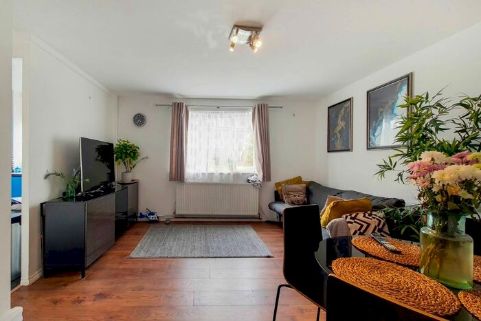 2 Bedroom Flat To Rent In John Silkin Lane, Deptford, London, SE8