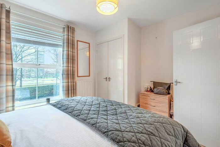 1 Bedroom Flat To Rent In North Park Road, Park Court, HG1