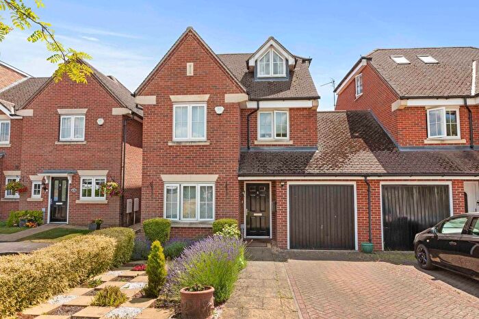 4 Bedroom Detached House To Rent In Gardener Walk, Holmer Green, HP15