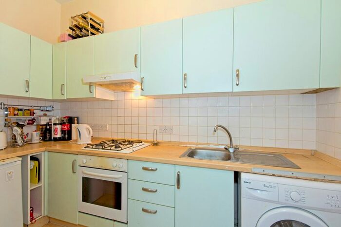 2 Bedroom Flat To Rent In Holland Road, West Kensington, W14