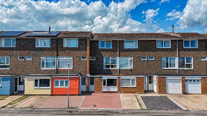 4 Bedroom Town House For Sale In Bembrook Road, Hastings, TN34