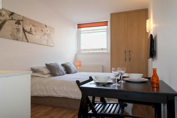 Studio To Rent In Kensington High Street, Kensington, W8