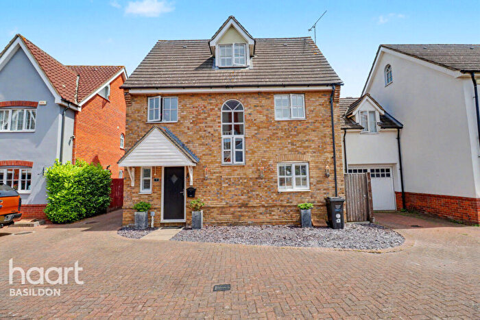 4 Bedroom Detached House For Sale In Calvinia Close, Basildon, SS15