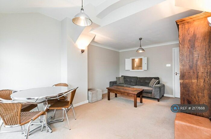 1 Bedroom Flat To Rent In Mast Court, London, SE16