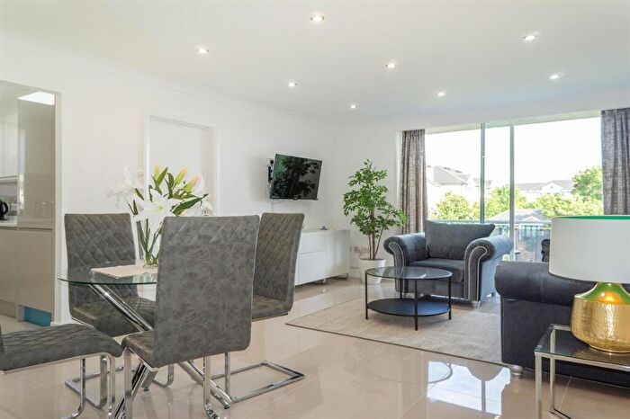 3 Bedroom Apartment To Rent In Regent Court, St Johns Wood, NW8