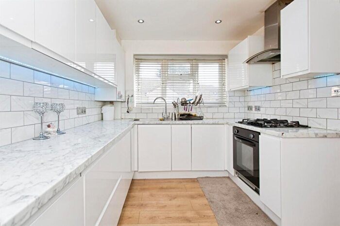 3 Bedroom End Of Terrace House For Sale In Armitage Way, Cambridge, CB4