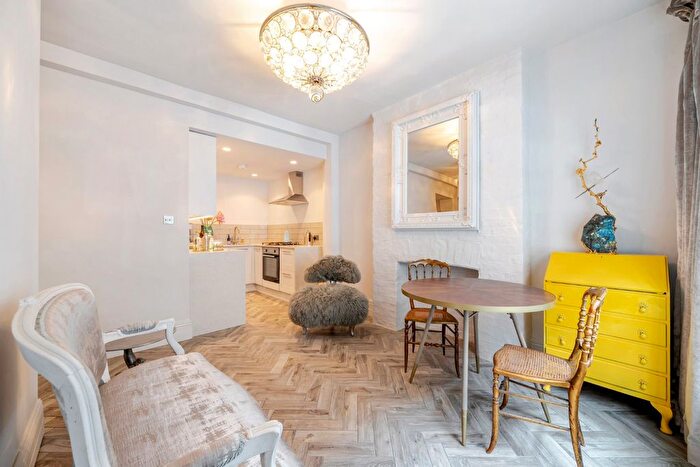 1 Bedroom Flat For Sale In Redan Place, Bayswater, London, W2