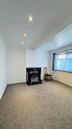 3 Bedroom Detached House To Rent In St. Andrews Avenue, Hornchurch, RM12