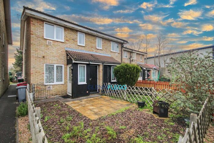 1 Bedroom Semi-Detached House To Rent In The Hawthorns, Colnbrook, Slough, SL3