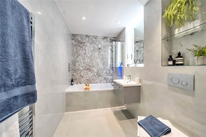 1 Bedroom Flat To Rent In Firgrove Road, Farnborough, Hampshire, GU14