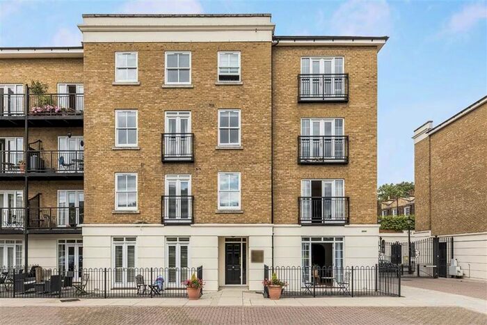 2 Bedroom Flat To Rent In Falmouth Road, London, SE1