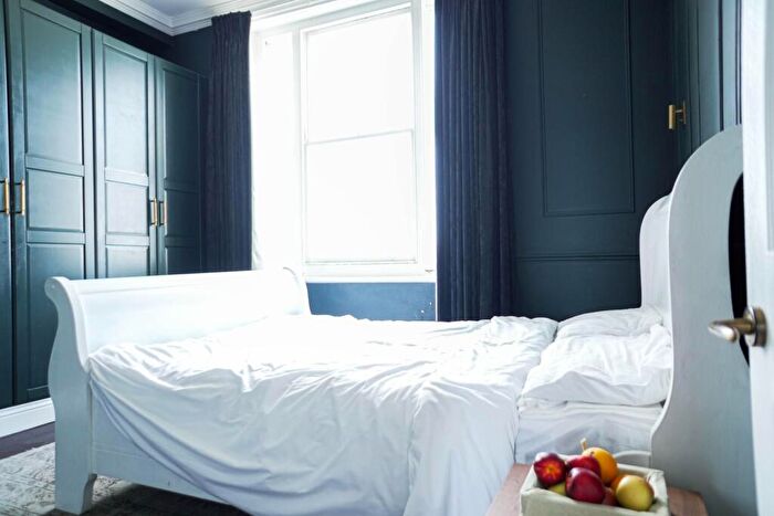 1 Bedroom Apartment To Rent In Kingsway, Hove, BN3