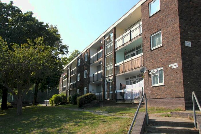 2 Bedroom Flat To Rent In Jesuit Close, Canterbury, CT2