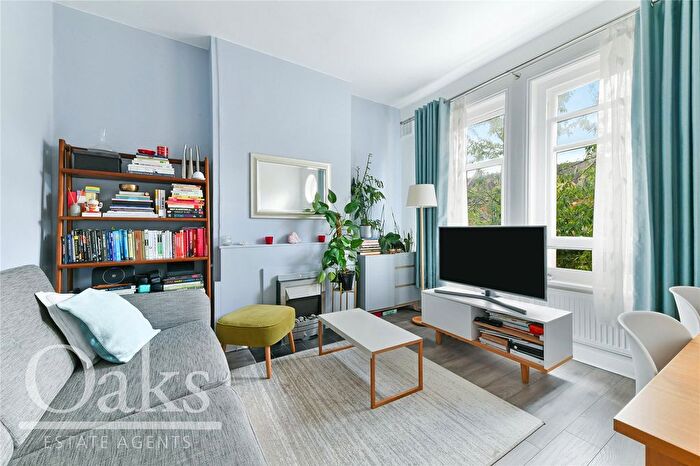 2 Bedroom Flat For Sale In Barcombe Avenue, London, SW2