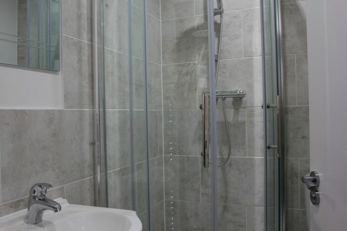 1 Bedroom Flat To Rent In County Road, Swindon, SN1