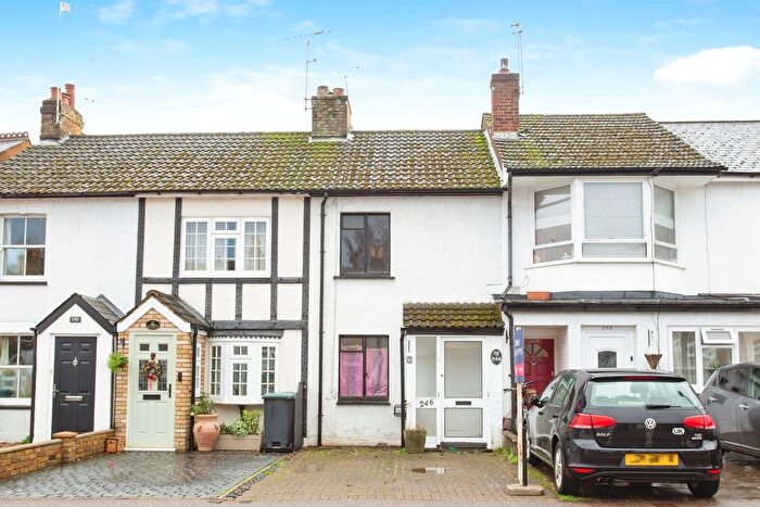 2 Bedroom Terraced House For Sale In New Road, Croxley Green, Rickmansworth, WD3