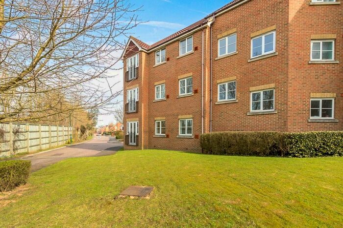 2 Bedroom Flat To Rent In Guinness Drive, Wainscott, Rochester, Kent, ME3