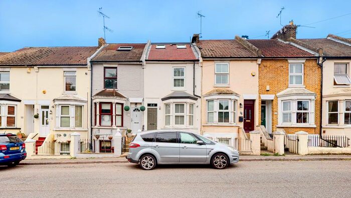 Studio To Rent In Grange Road Gillingham, ME7