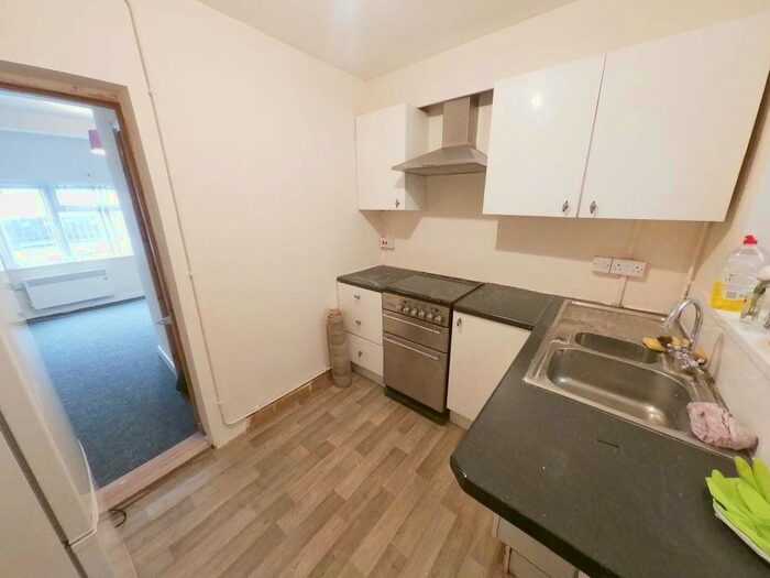 Studio To Rent In Marsh Road, Luton, LU3