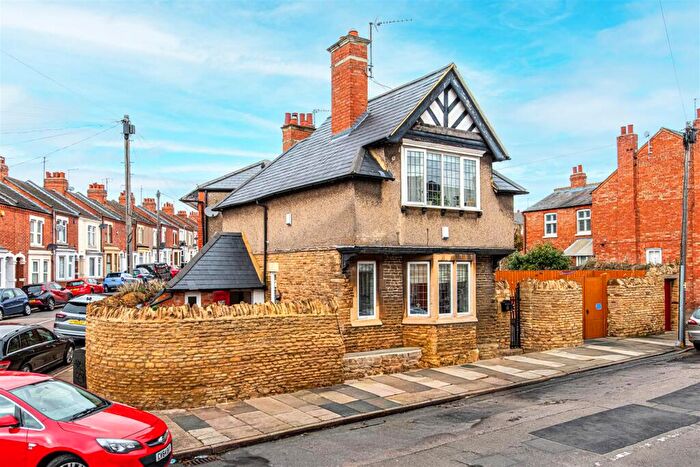 2 Bedroom Detached House For Sale In Florence Road, Northampton, NN1