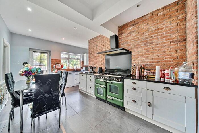 4 Bedroom Semi-Detached House For Sale In Hartland Way, Croydon, Surrey, CR0