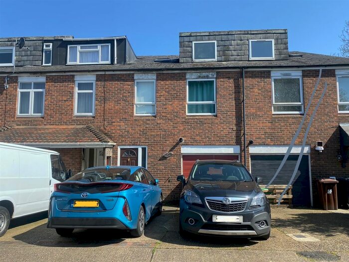 4 Bedroom Property To Rent In Hackney Close, Borehamwood, WD6