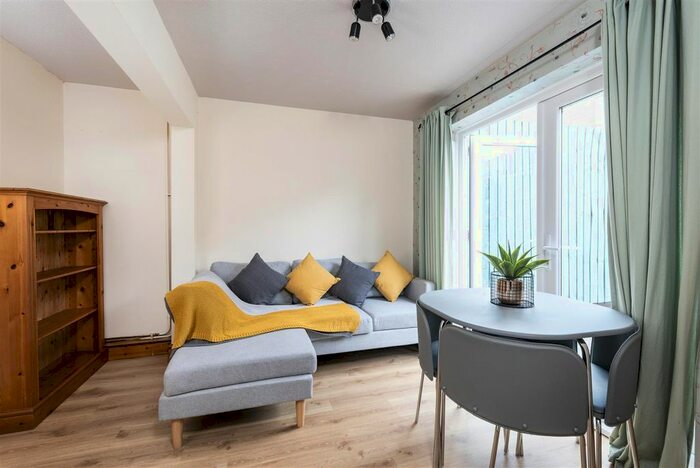 4 Bedroom End Of Terrace House To Rent In Windrush Close, Bath, BA2