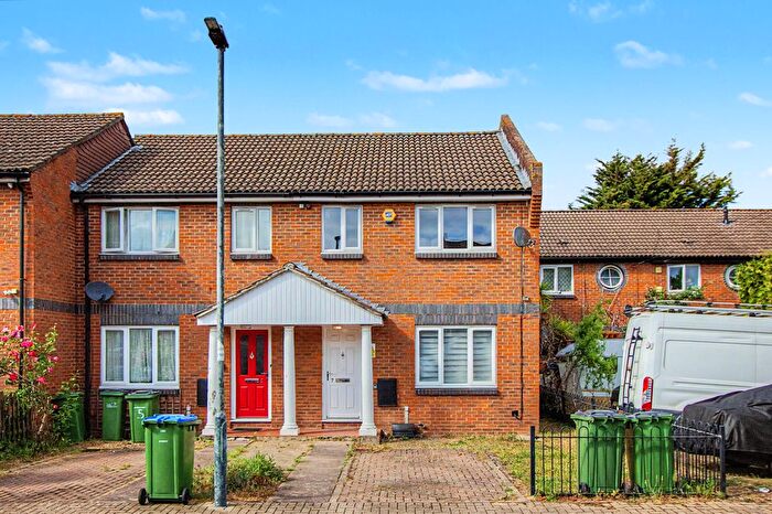 3 Bedroom End Terrace House For Sale In Pitfield Crescent, London, SE28
