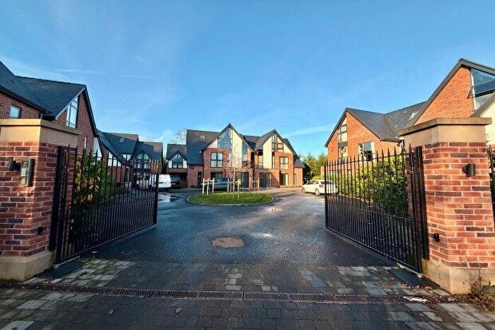 4 Bedroom Property To Rent In Rosegarth Place, Wilmslow, SK9