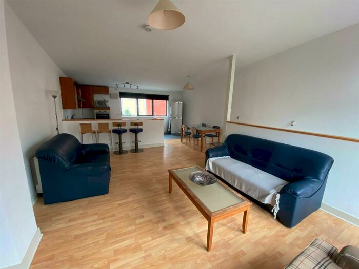 2 Bedroom Duplex To Rent In City Point, Chapel Street, Salford, M3