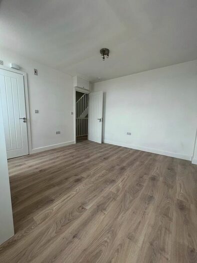 1 Bedroom Studio To Rent In High Road Leyton, London, E15