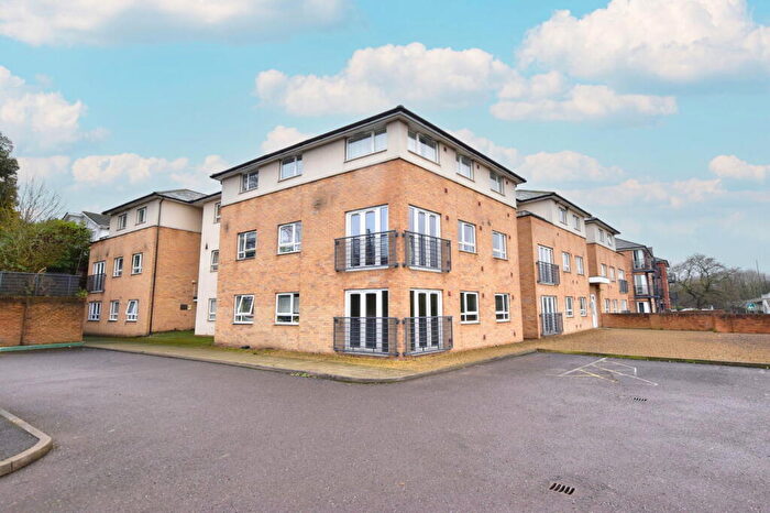 2 Bedroom Apartment For Sale In The Uplands, Bricket Wood, St. Albans, AL2