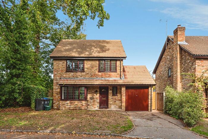 4 Bedroom Detached House To Rent In Ivy Drive, Lightwater, Surrey, GU18